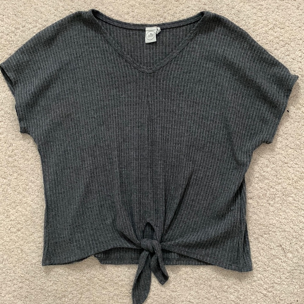 women’s grey top